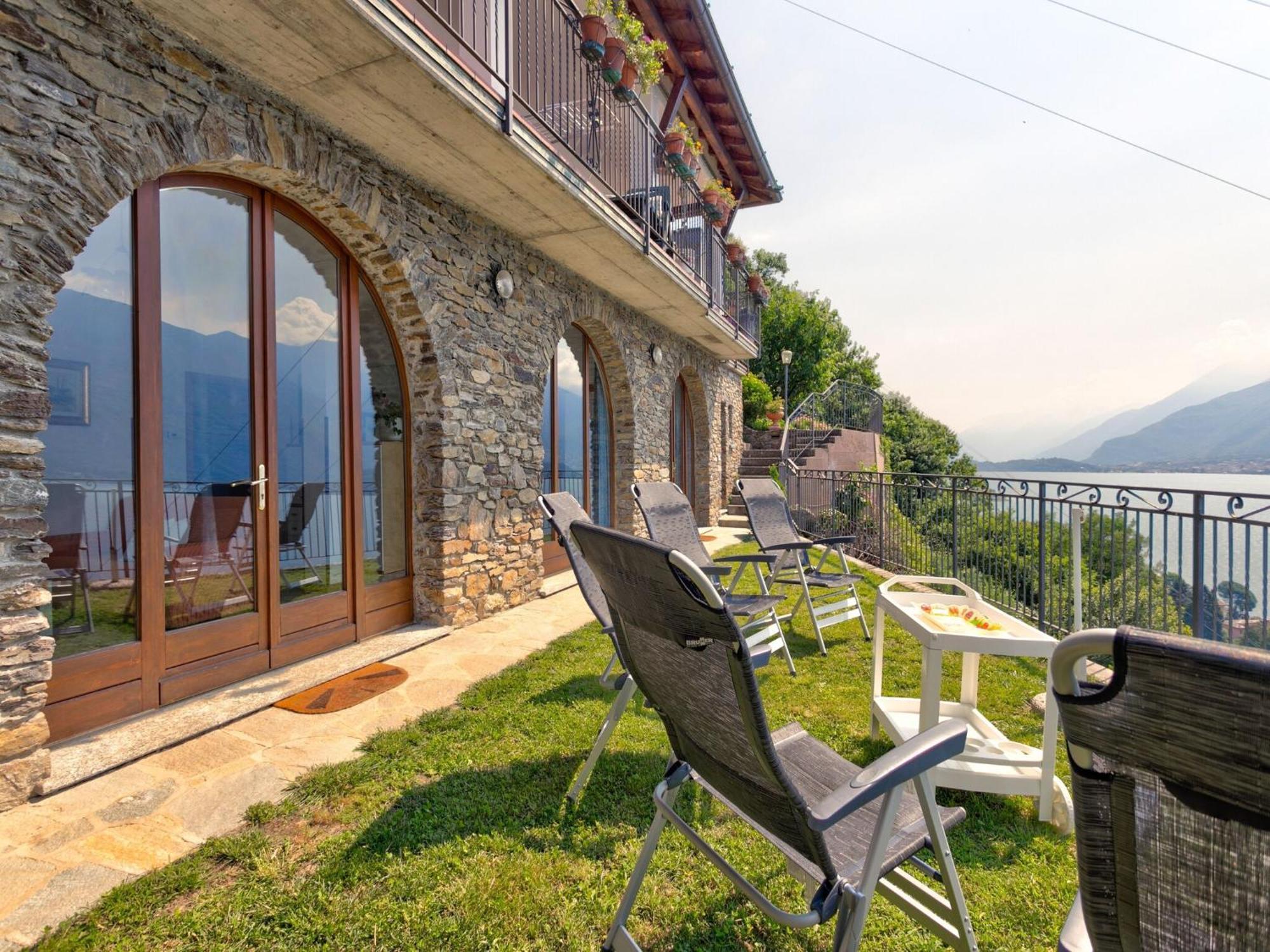 Apartamento Wonderful Flat With Swimming Pool Lift And Garden Gravedona Exterior foto