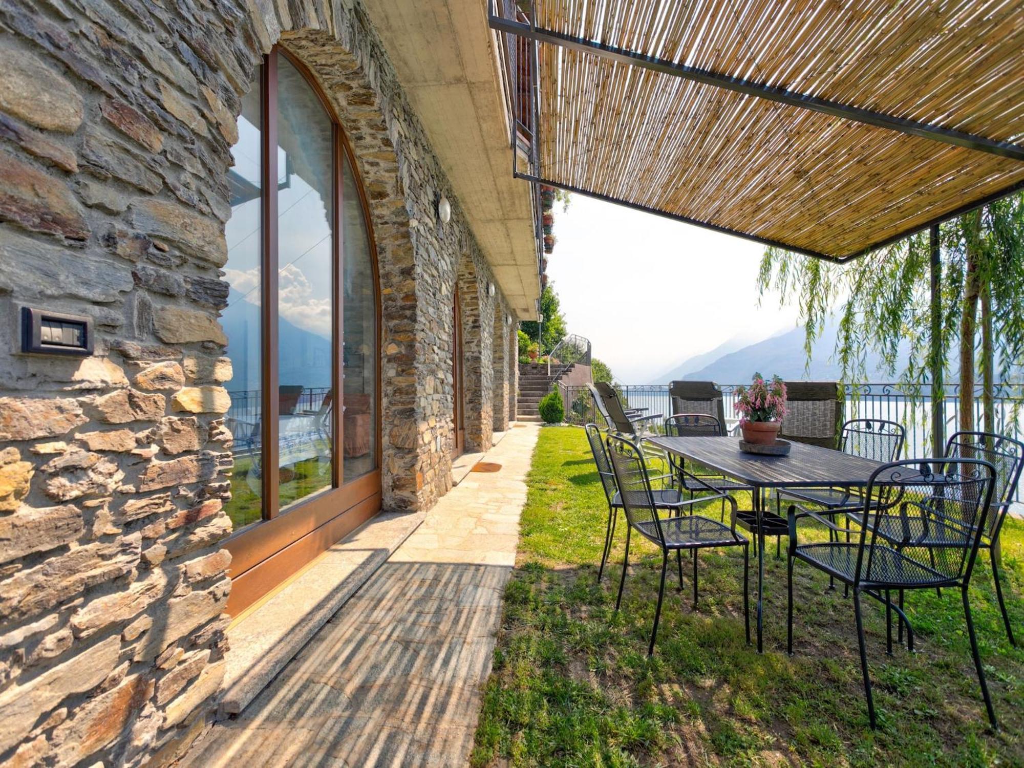 Apartamento Wonderful Flat With Swimming Pool Lift And Garden Gravedona Exterior foto