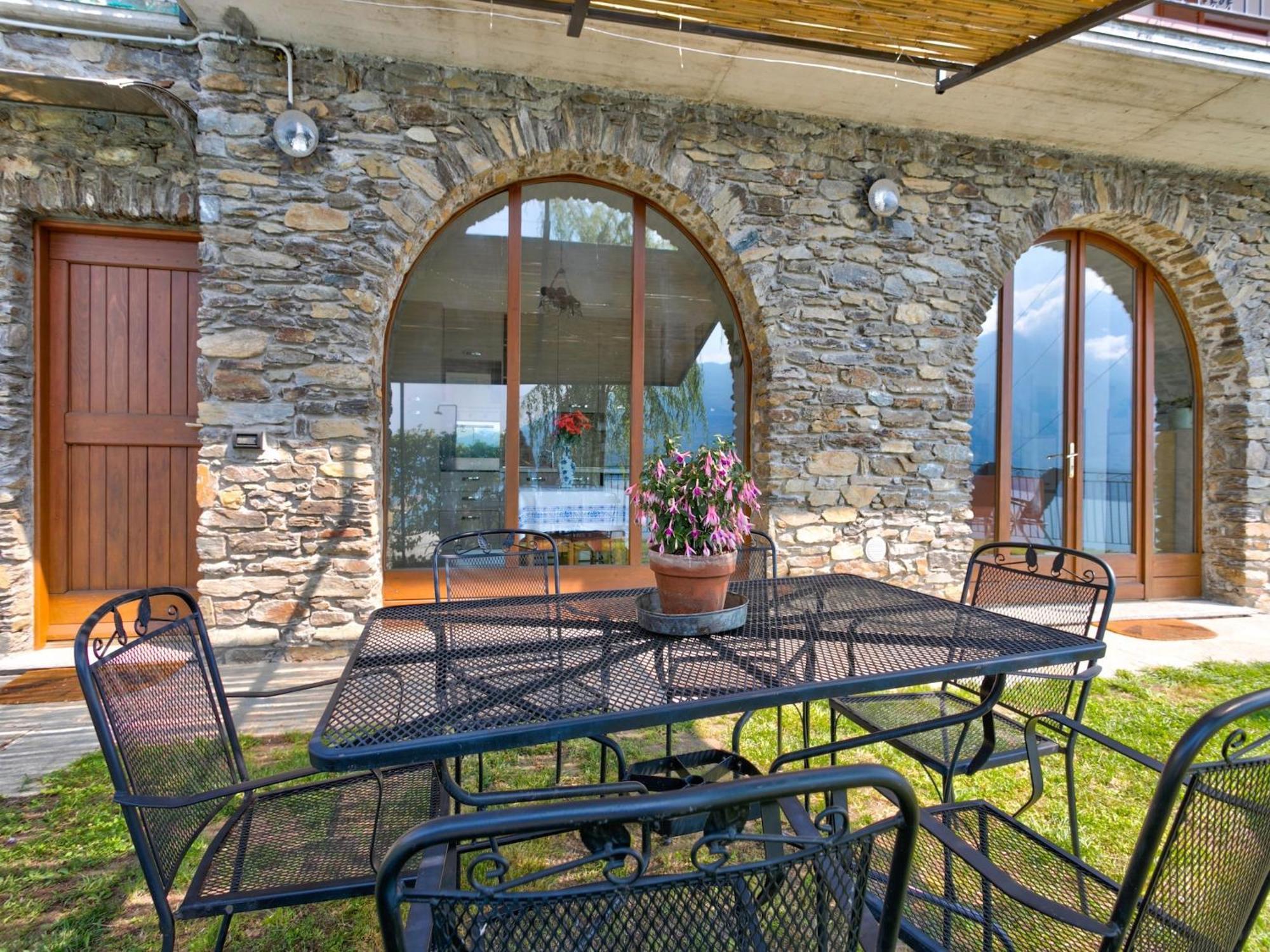 Apartamento Wonderful Flat With Swimming Pool Lift And Garden Gravedona Exterior foto