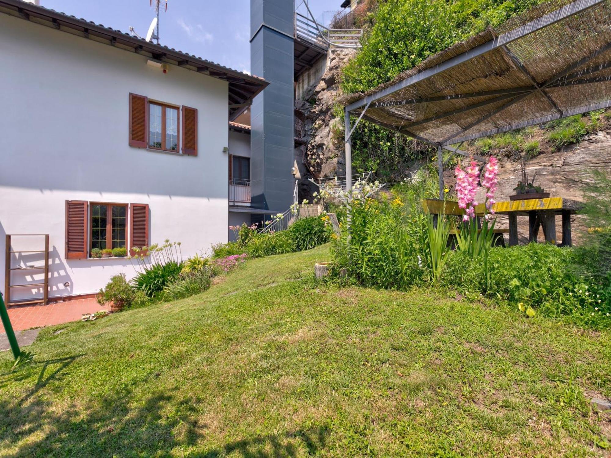 Apartamento Wonderful Flat With Swimming Pool Lift And Garden Gravedona Exterior foto