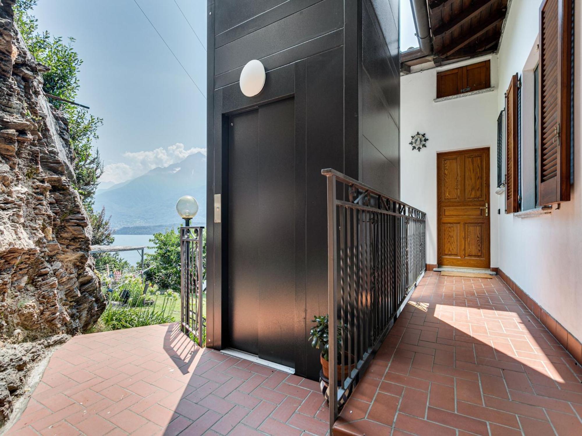 Apartamento Wonderful Flat With Swimming Pool Lift And Garden Gravedona Exterior foto