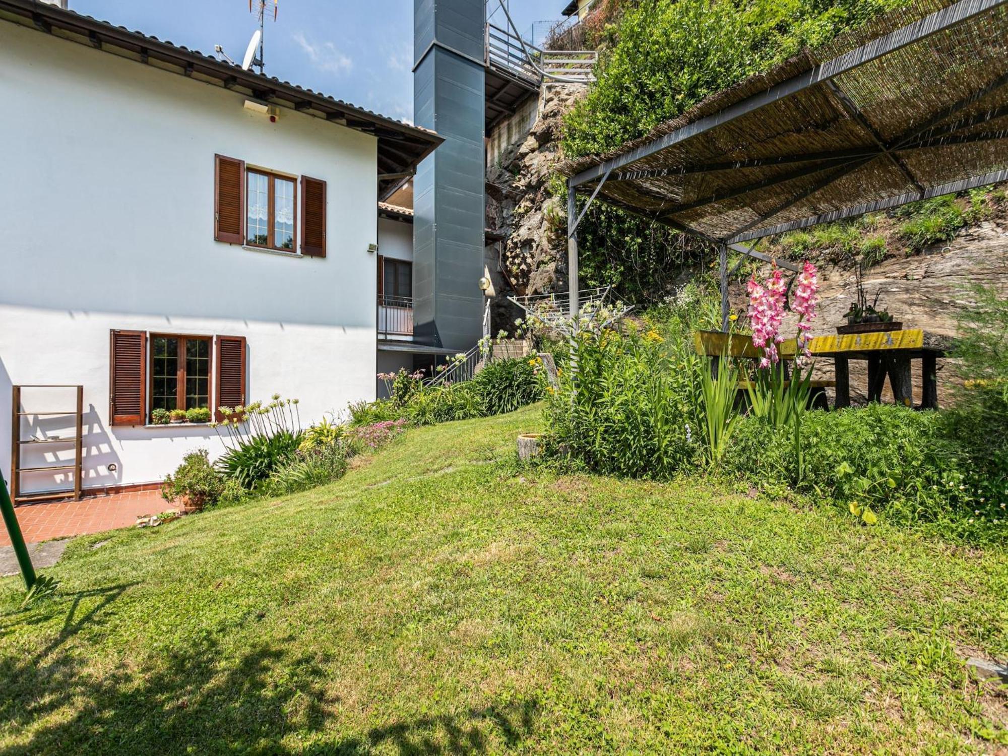 Apartamento Wonderful Flat With Swimming Pool Lift And Garden Gravedona Exterior foto